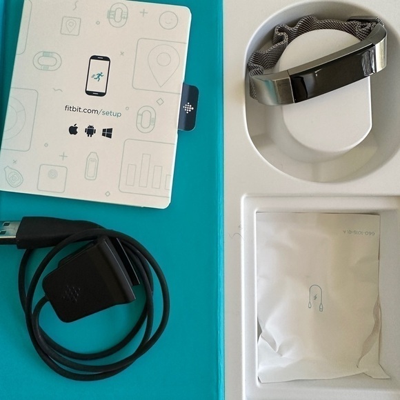 Fitbit Alta with Mesh Silver Strap - Great Condition